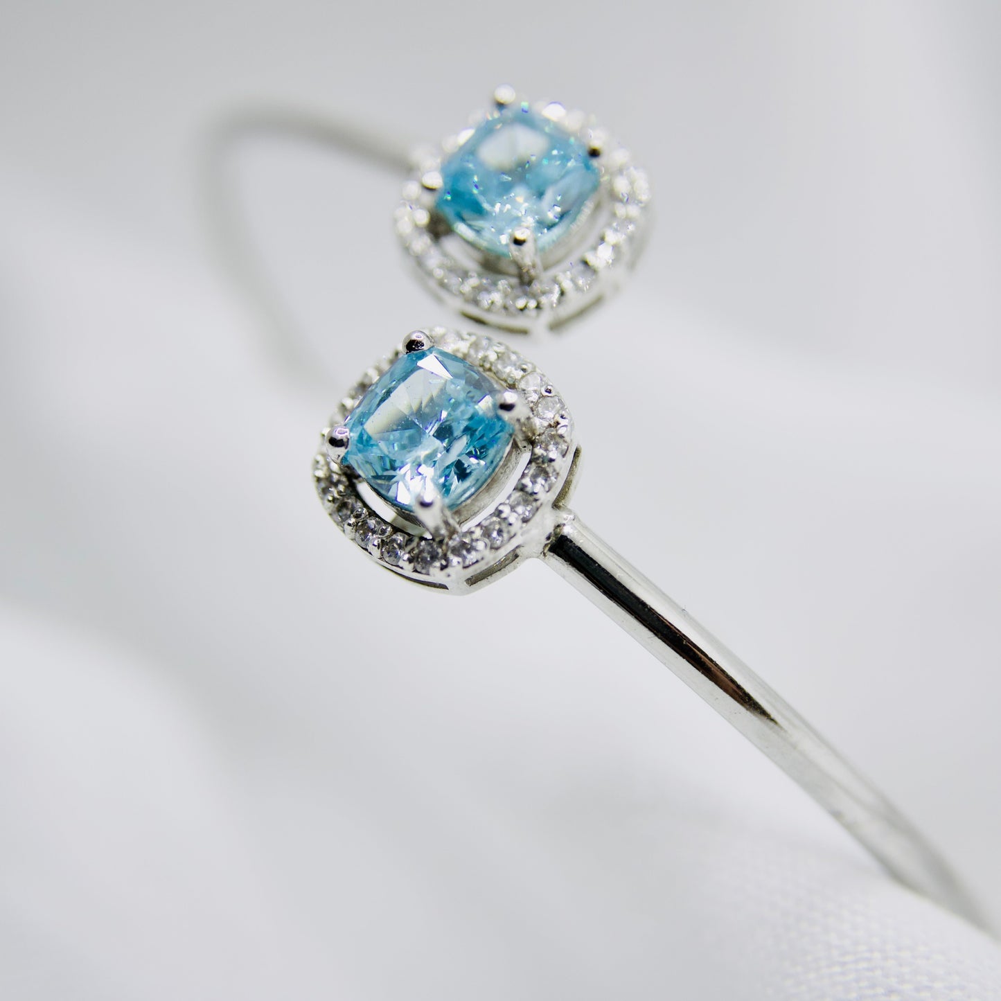 Silver Bangle-Style Bracelet with Swarovski Certified Topaz