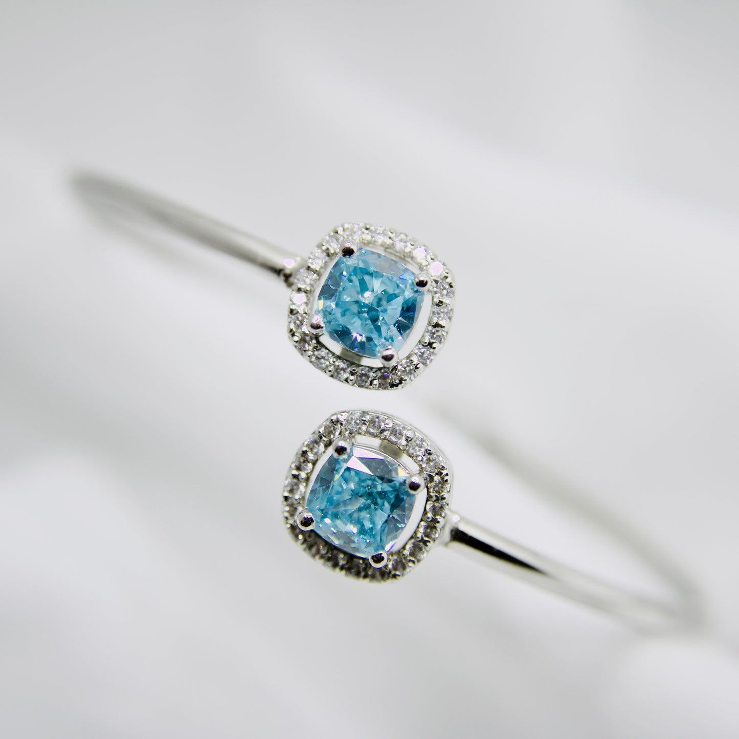 Silver Bangle-Style Bracelet with Swarovski Certified Topaz