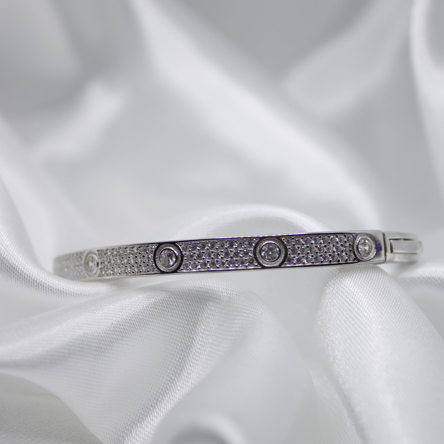 Women-Bracelets