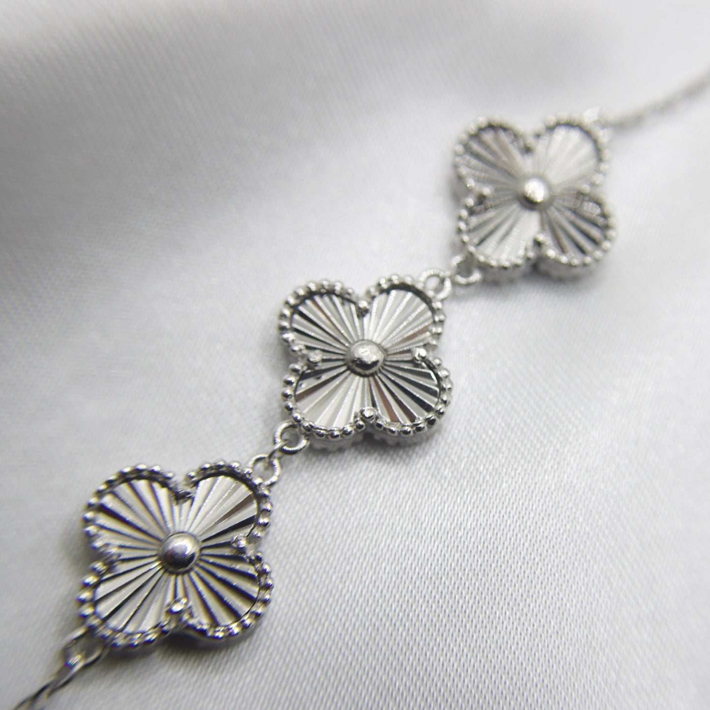 Women-Bracelets