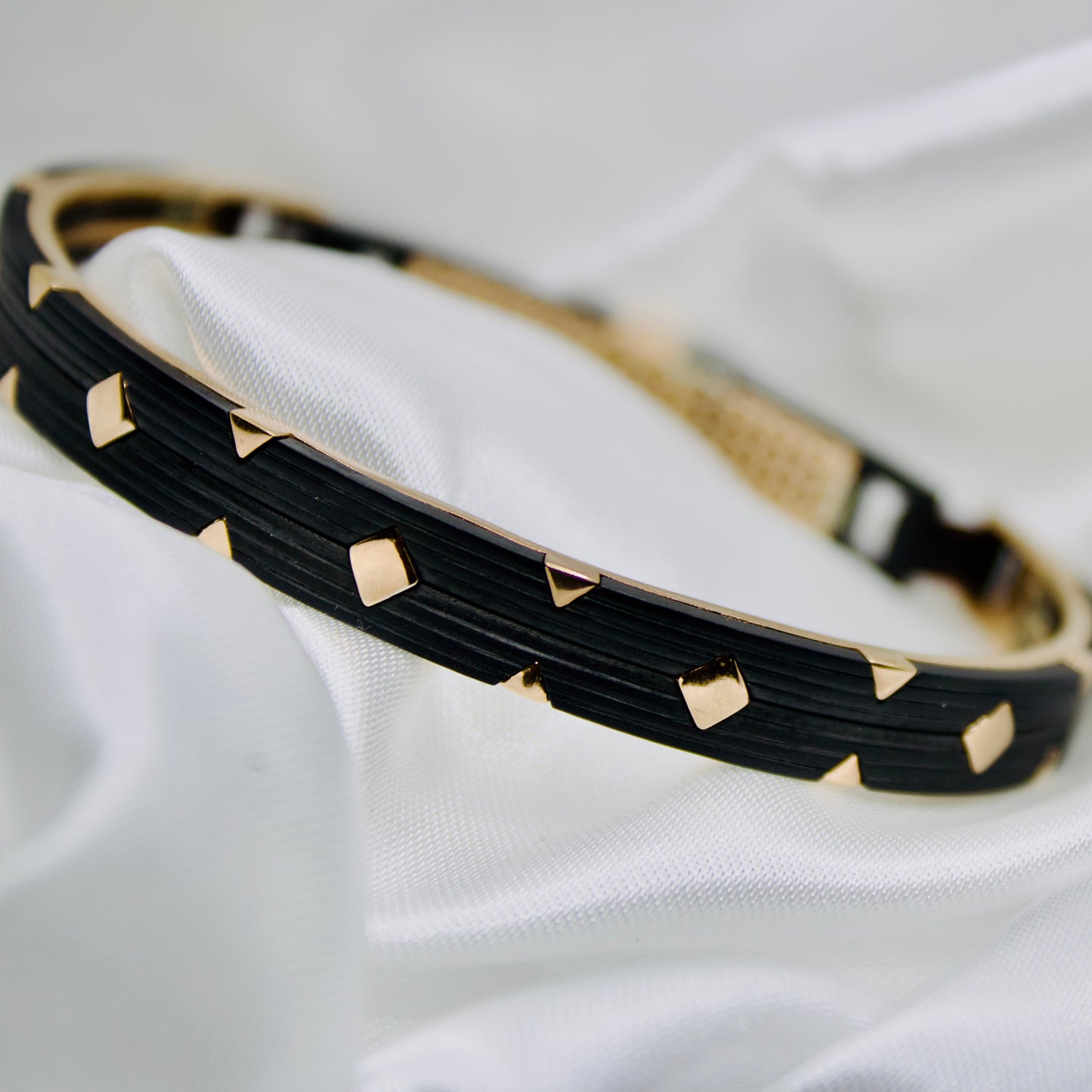 Women-Bracelets