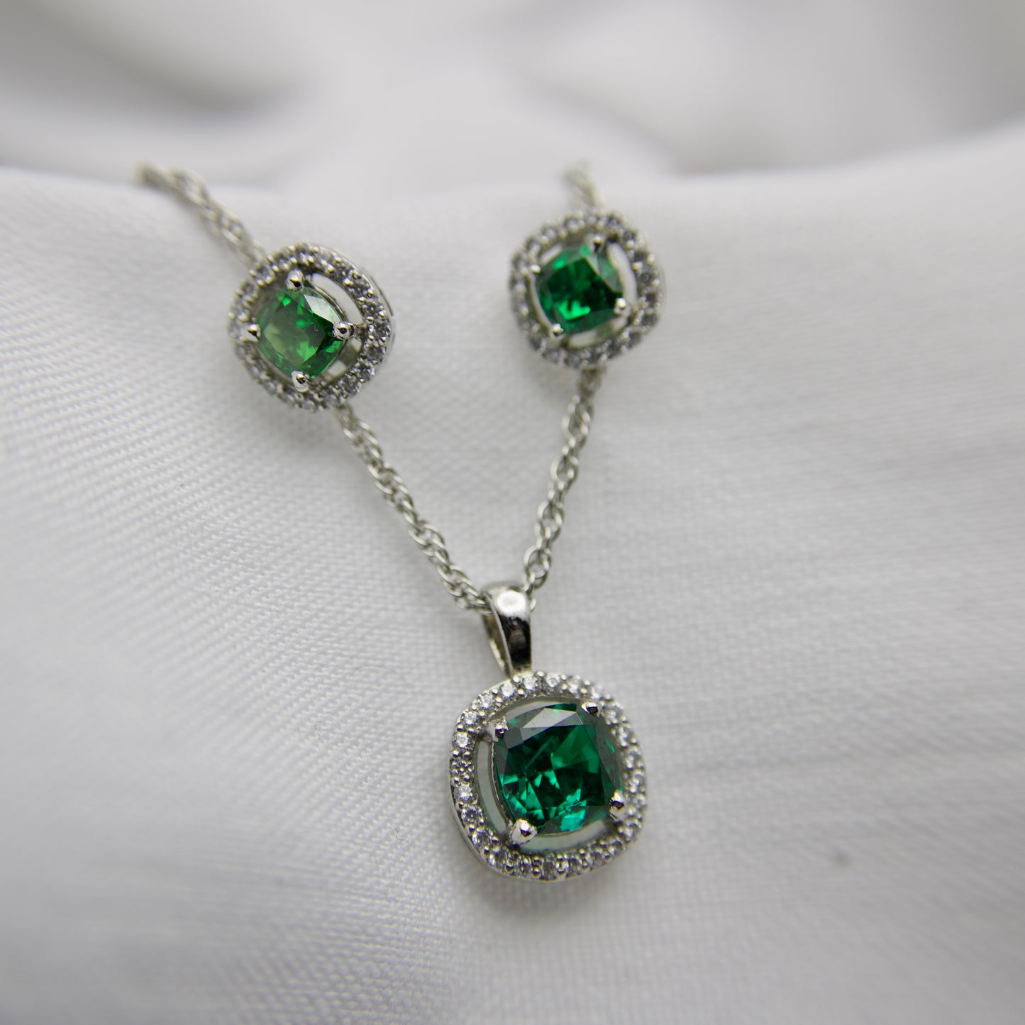 Emerald Solitaire Style Pendant Set