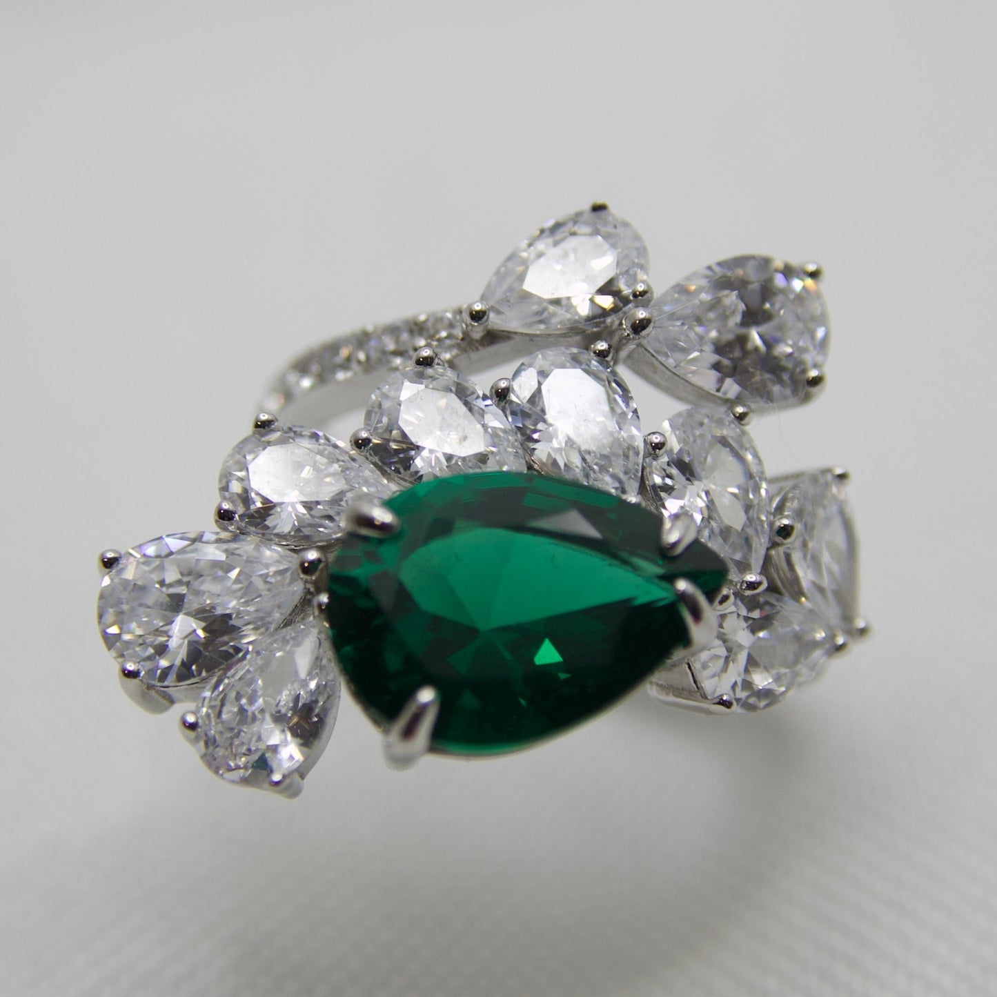 Emerald Mesmera Ring