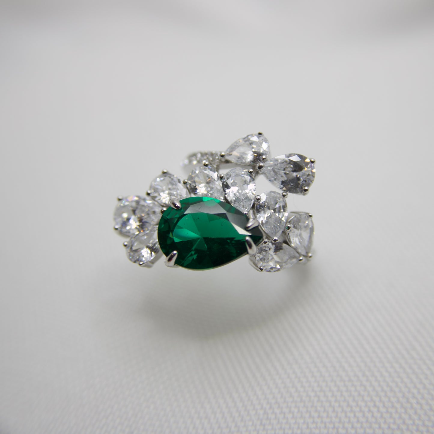 Emerald Mesmera Ring